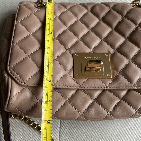 Michael Kors Quilted Leather Sloan Handbag. - Picture 11 of 12